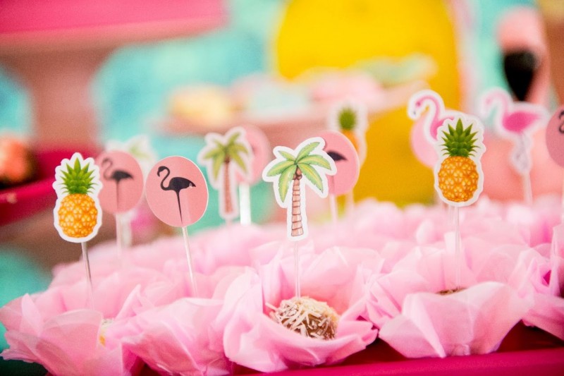 Um Ano Da Lívia | Decoração De Flamingo Brigadeiros