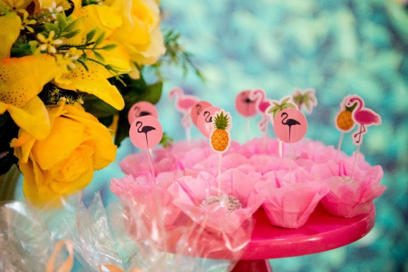 Um Ano Da Lívia | Decoração De Flamingo Brigadeiros Toppers Forminhas